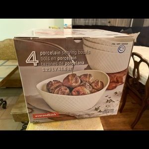 4 serving bowls never opened